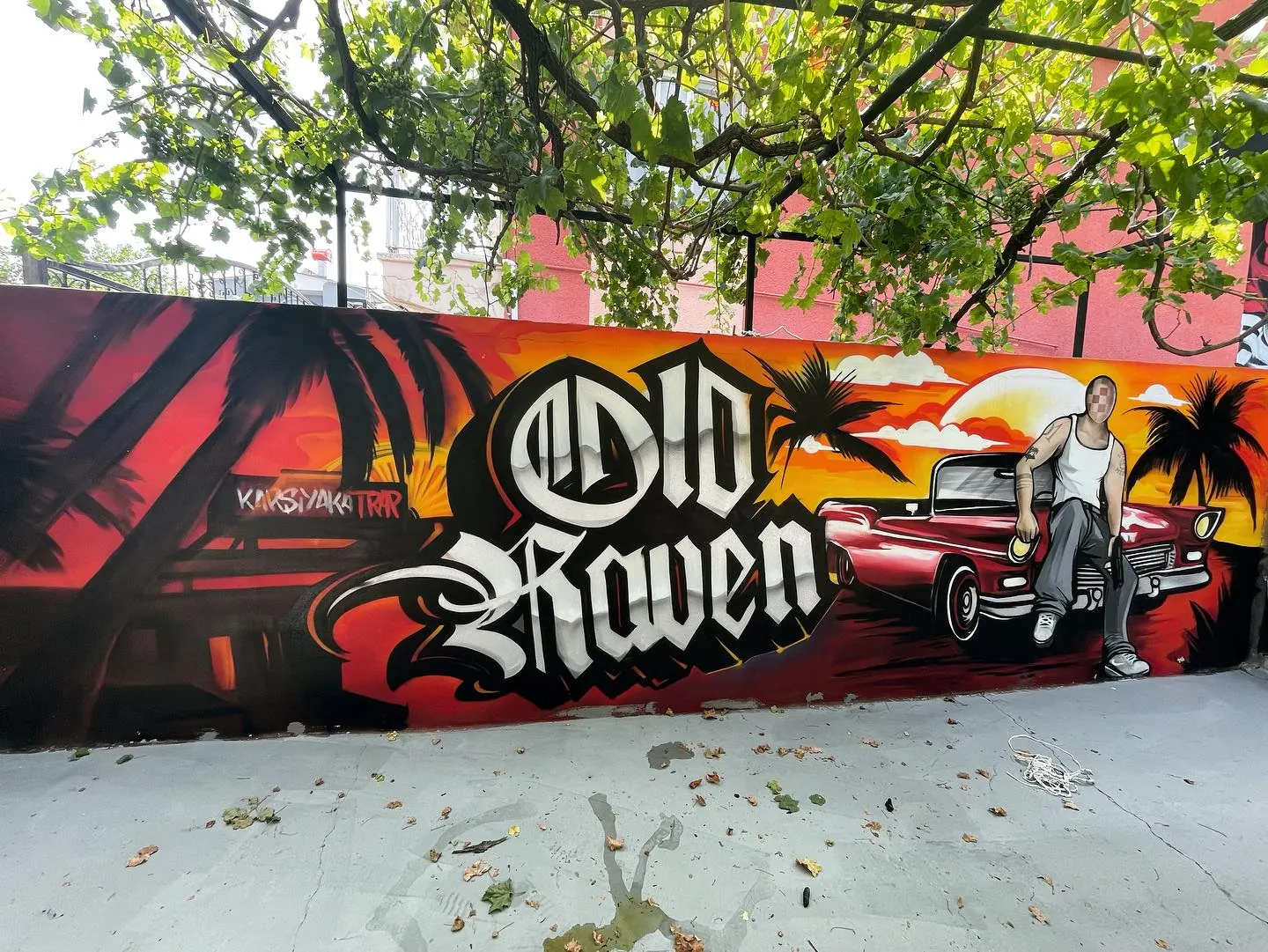 Old Raven, çalışmadan bir detay